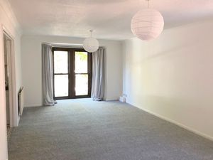 Lounge- click for photo gallery